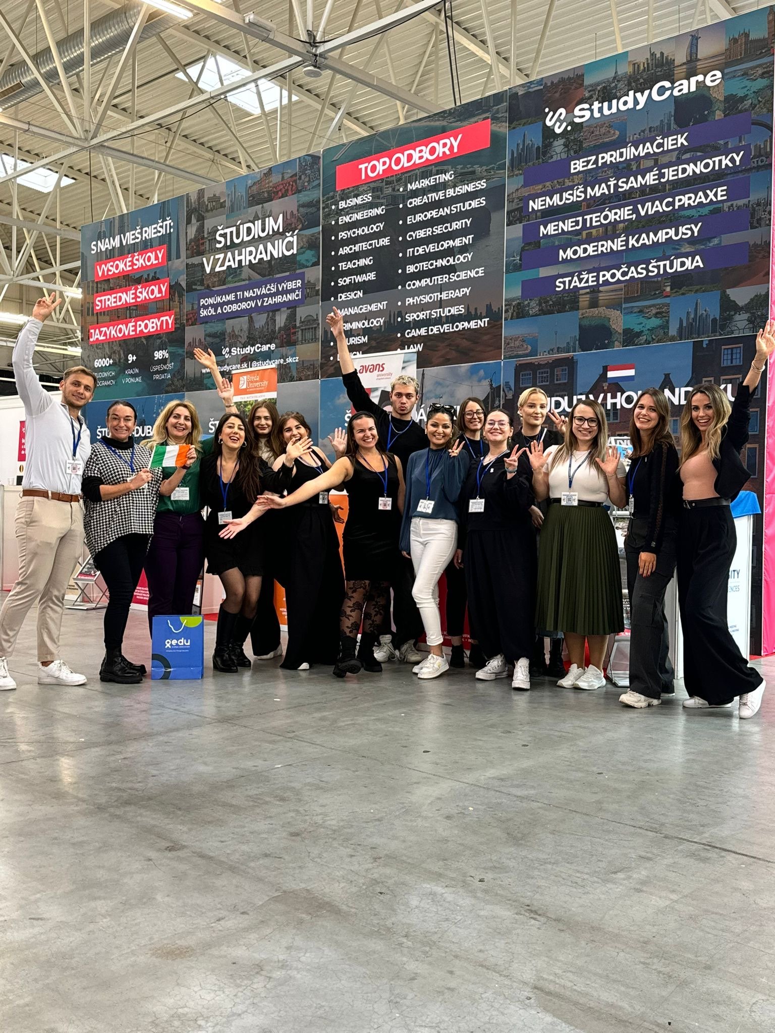 Sobre nosotros: estudios en el extranjero con StudyCare. Team StudyCare 2024